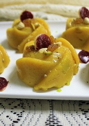 A picture of Apple Suji Halwa.