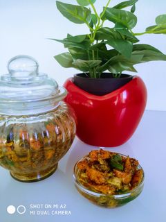 ओल्या हळदीचे लोणचे (olya haldiche lonche recipe in marathi) रेसिपी चे मुख्य फोटो 