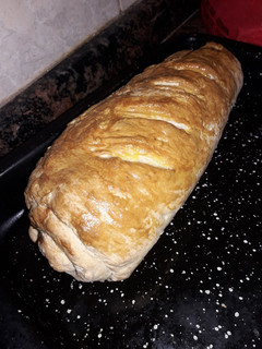 Una foto de Pan casero relleno de milan y queso