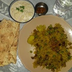 Matar pulao with boondi ka rayta A picture of Matar pulao with boondi ka rayta.