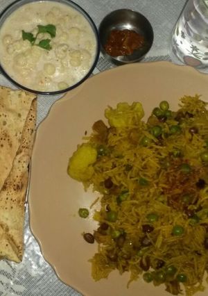 A picture of Matar pulao with boondi ka rayta.