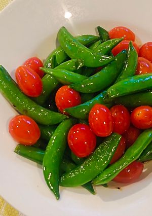 รูปของ มะเขือเทศ&ถั่วหวานผัดน้ำมันหอย 🍅🫛