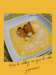 Una foto de Puré de calabaza con queso de cabra y parmesano