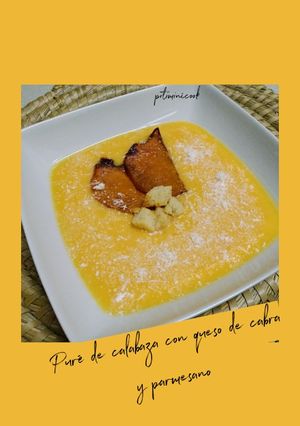Una foto de Puré de calabaza con queso de cabra y parmesano