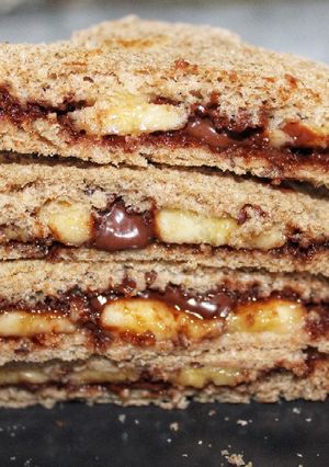 Kenyérpirítóban sült nutellás banános melegszendvics recept fotója