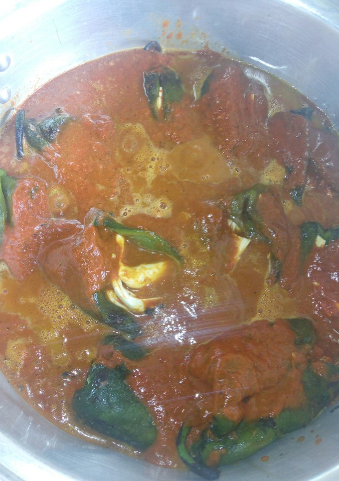 Una foto de Chiles rellenos en adobo sin capear a la mario, s