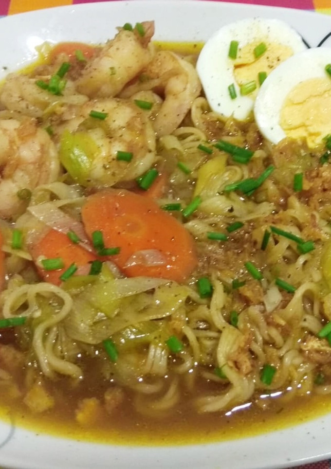 Una foto de Fideos chinos con gambas
