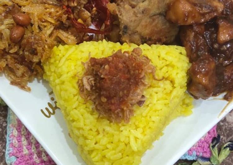 Nasi Kuning (Just Nasi nya)