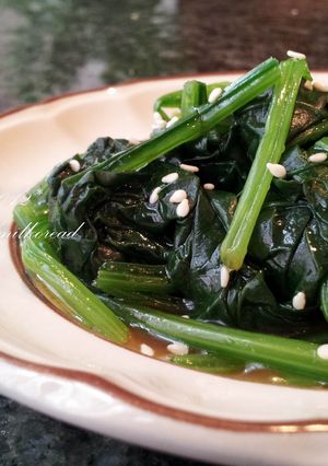 營養好吃又健康x簡單容易又上手-涼拌菠菜 的食譜成品照片