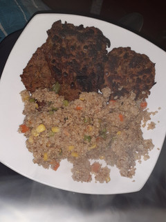 Una foto de Hamburguesas de lentejas con quinoa a la primavera