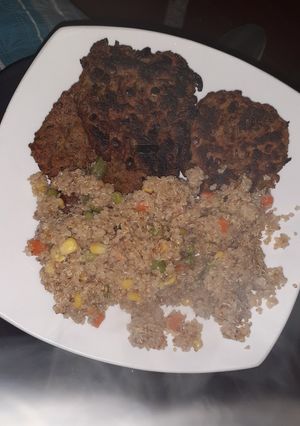 Una foto de Hamburguesas de lentejas con quinoa a la primavera