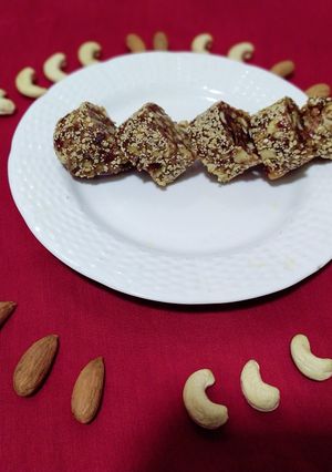 ડ્રાય ફુટ બાર રેસીપી મુખ્ય ફોટો
