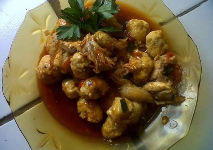 Langkah Mudah untuk Menyiapkan Bola-bola ayam asam manis pedas yang Lezat Sekali
