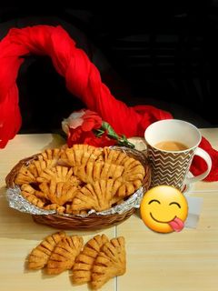 क्रिस्पी मसालेदार निमकी (crispy masaledar nimki recipe in hindi) रेसिपी मुख्य फोटो