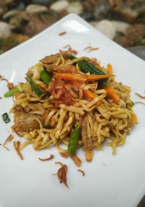 Foto resep Mi Pedas Campur Sisa Opor