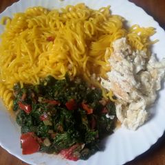 A picture of Spargetti with kales and beaten eggs.