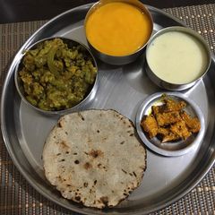 A picture of Ridge gourd & Patra sabji (torya paana nu shake).