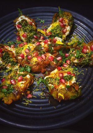 A picture of Palak Pakoda Chaat.