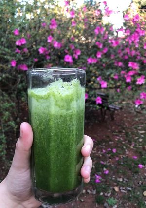Una foto de Jugo verde riquísimo con espinaca y frutas