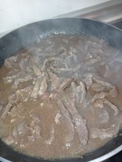 Una foto de Ternera con cebolla y salsa de soja
