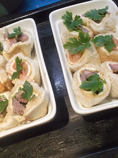 Una foto de Rollitos de ternera y salmón