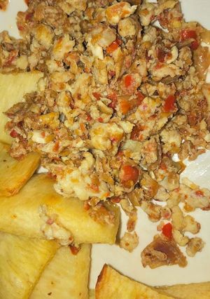 A picture of Non tomato egg Sauce & fried yam.