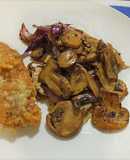 Pechuga en costra de parmesano y champiñones rostizados