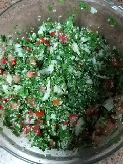 صورة لوصفة سلطة تبولة بالكينوا