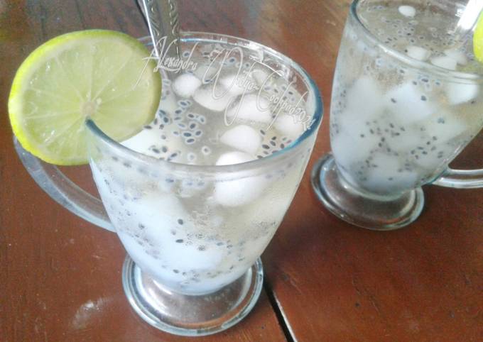 Es Jeruk Nipis Nata de Coco & Selasih