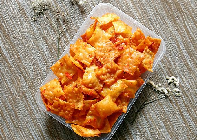 Resep Kripik Pangsit Balado Pedas Manis Simple oleh Alya Nurfitri🍳 -  Cookpad