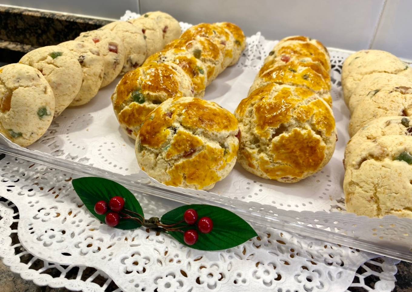 Galletas de maicena con frutas confitadas y pasas al ron