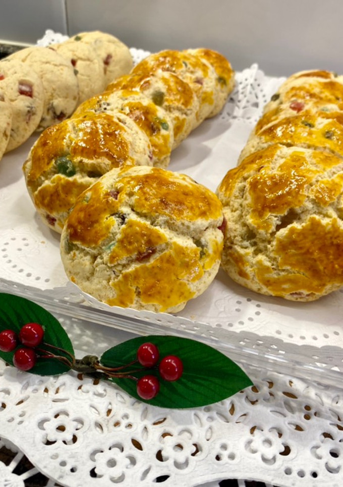 Una foto de Galletas de maicena con frutas confitadas y pasas al ron