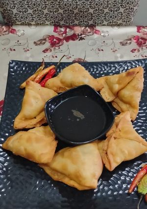 समोसे गरम (Samosa recipe in Hindi) रेसिपी मुख्य फोटो
