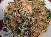 Una foto de gulas al ajillo