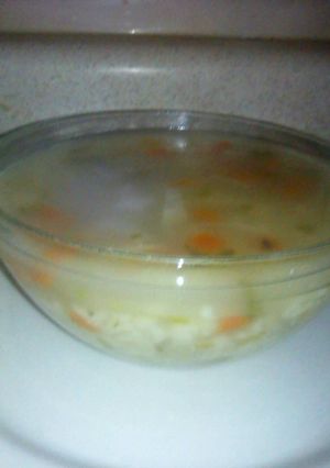 Una foto de Sopa de arroz y verduras