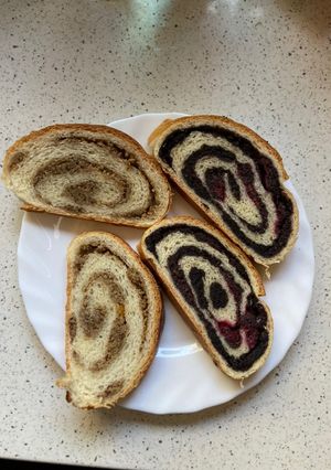 Mákos -meggyes és diós kalács recept fotója