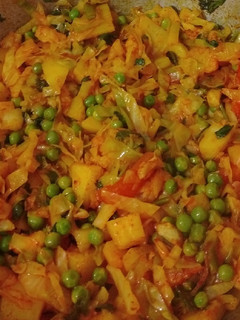 વટાણા કોબીજ નુ શાક (Vatana Kobij Shak Recipe In Gujarati) રેસીપી મુખ્ય ફોટો