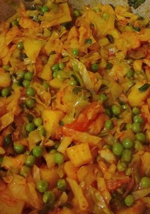 વટાણા કોબીજ નુ શાક (Vatana Kobij Shak Recipe In Gujarati) રેસીપી મુખ્ય ફોટો