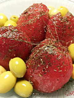 Una foto de Tomates peras cocidos y aliñados