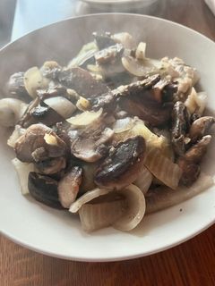 經典鐵板味#黑胡椒蘑菇炒洋蔥 的食譜成品照片