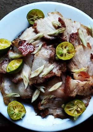 Hình của món Ba chỉ lắc sả tắc.