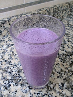 Una foto de Batido de fresas y moras