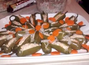 Una foto de Chiles en frío jalapeño rellenos de atún
