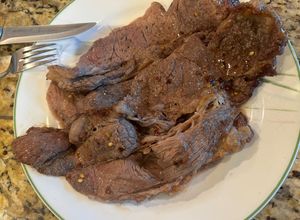 Hình của món Thịt bò thăn nướng (beef chuck roast).