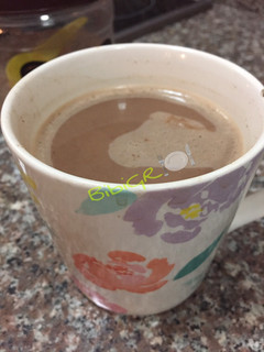 Una foto de Chocolate caliente con proteína ☕️💪🏼/ low carb
