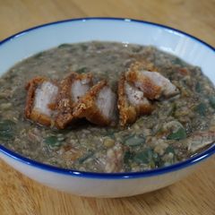 A picture of Ginisang Monggo with Crispy Bagnet.