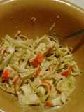 Ensalada sencilla de surimi y repollo.ॐ