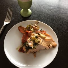 A picture of One pan salmon.