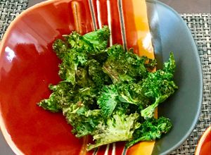 Una foto de Chips de kale
