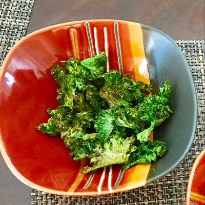 Chips de kale Receta de Rebeca Brackett- Cookpad